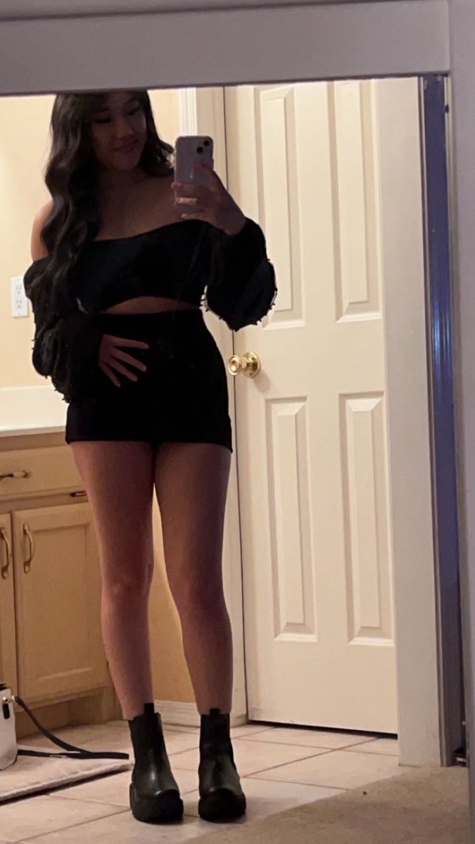 userrwinter's tweet photo. i’ll step on u lmao https://t.co/EGd4DTMDVv