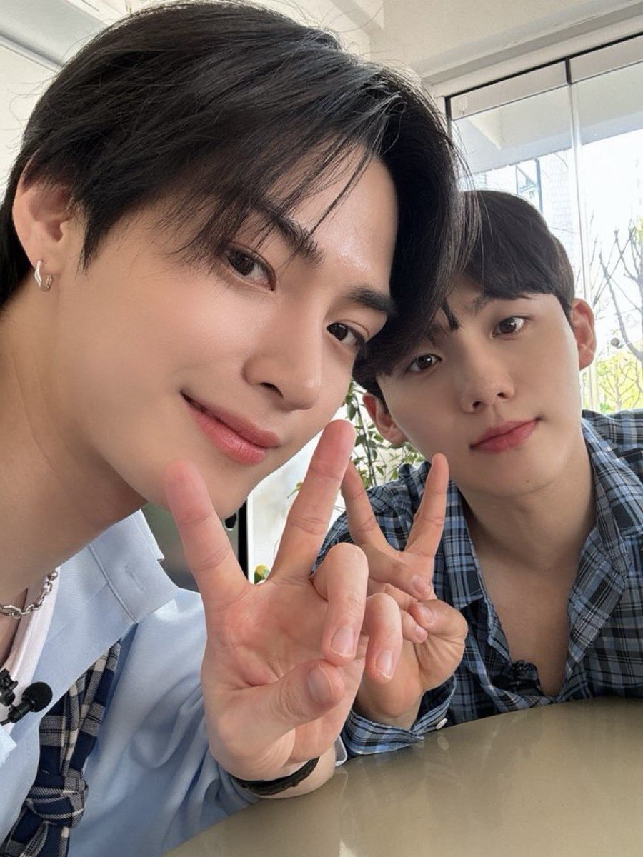 GOM_CHIII's tweet photo. 남의 사랑은 정말로 재미있다.. https://t.co/hsRzDrT8Mx