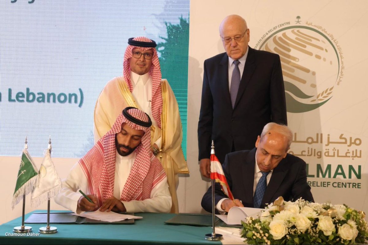 fmakhzoumi's tweet photo. خلال حضوري حفل توقيع مذكرة تعاون بين مركز الملك سلمان للإغاثة والهيئة العليا للإغاثة في السراي الحكومي، حيث قدّمت المملكة العربية السعودية، مشكورةً، مساهمة مالية بقيمة 10 ملايين دولار في خطوة نثمّنها ونرحّب بها. فالمملكة التي تميزت بعطائها اللامتناهي للبنان وشعبه،  لم تتوقف يومًا عن دعم بلدنا ومساندته في مختلف الأحوال والظروف.