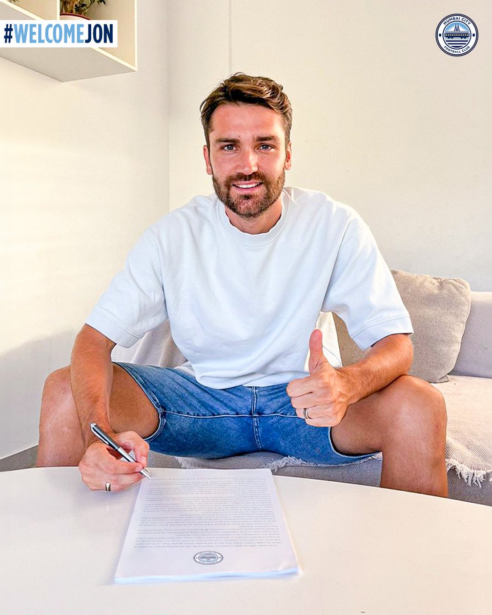 MumbaiCityFC's tweet photo. Pledging his honor to #AamchiCity ✍🩵
#WelcomeJon #MumbaiCity 🔵 https://t.co/PLwjgfi8gf