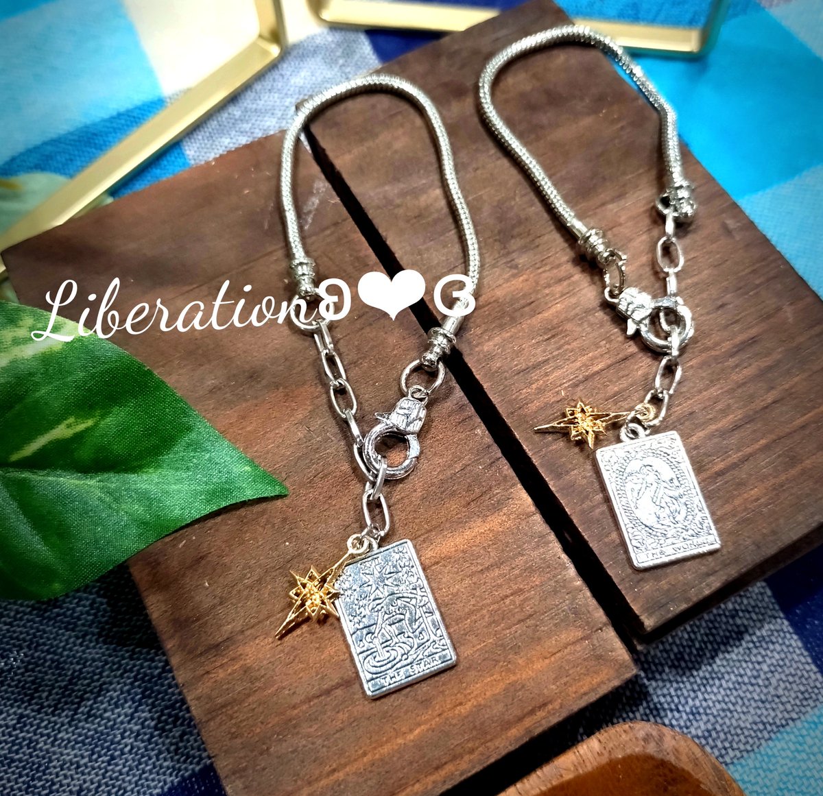 FujikoLiberatio's tweet photo. さて、Xでは 新作をアップしておきまする⤴️

タロットカードのブレスレット
星 と 世界 です🙆✨

あなたの願いが、理想が完成する事でしょう👏✨

ペアで着けて
「2人で完成系⤴︎︎︎⤴︎︎💓」と ラブラブするのもオススメです🙆✨

#ハンドメイド好きな人と繋がりたい https://t.co/YytOTVUAPT