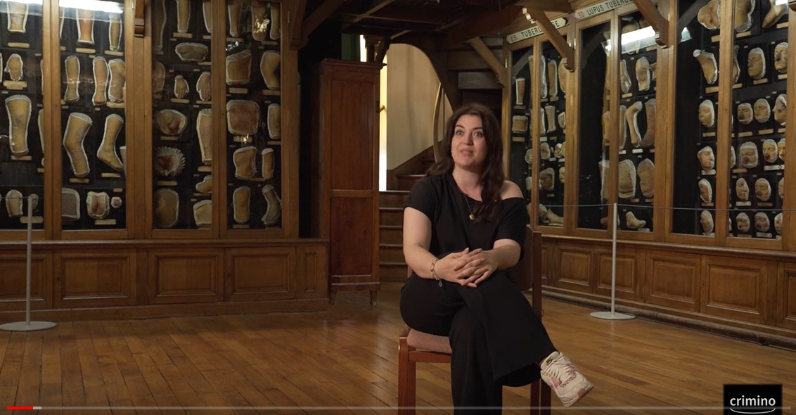 À  découvrir  « Portraits singuliers. Une passion, un lieu, un objet. ». #1 entretien tourné au Musée des  moulages de l'hôpital Saint-Louis avec Juliette Cazes  spécialiste des sciences de la mort à l’origine du média en ligne @lebizarreum1i youtu.be/k3EnXf4DIFg?si… via <a href="/YouTube/">YouTube</a>
