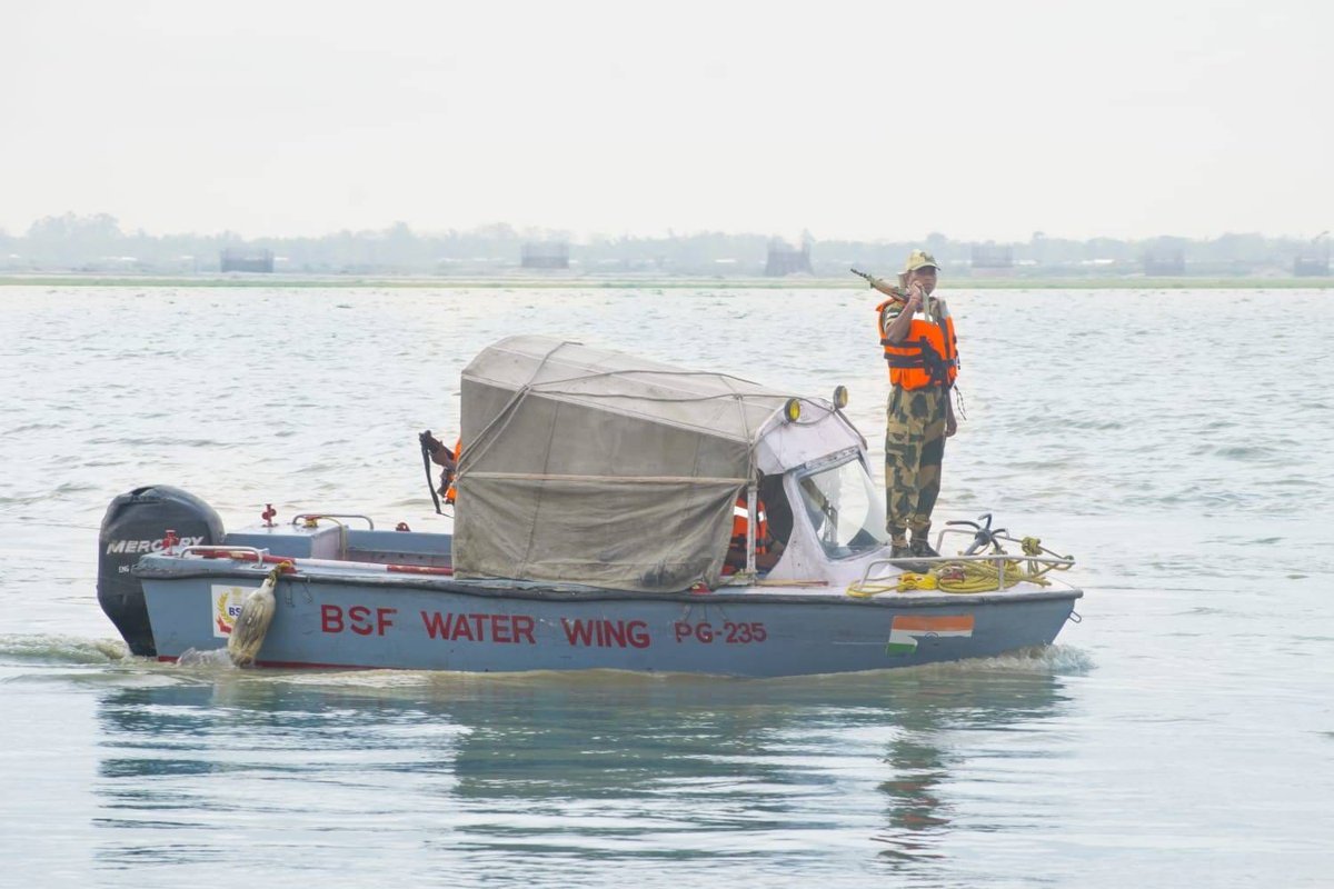 Seema__1990's tweet photo. Good work done by BSF troops in arranging a boat and vehicle for a critically ill lady.
Your dedication saved a life.
Proud of our heroes! #SavioursOfHumanity #BeyondCallOfDuty #Hathras #PMModi Opposition राजस्थान विश्वविद्यालय अनुराग ठाकुर #BiggBoss Shameful #SalmanKhan https://t.co/O0xfInosXe