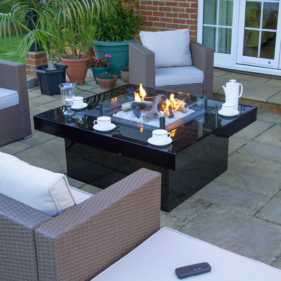 nuflame_fires's tweet photo. Summer in Britain with an outdoor Blaze gas fire from @nuflame_fires. See your Stockist or contact us for details. #outdoorfires #outdoorfirepits #summerfires #britishmade #britishmanufacturer https://t.co/uFBsnWEW7B