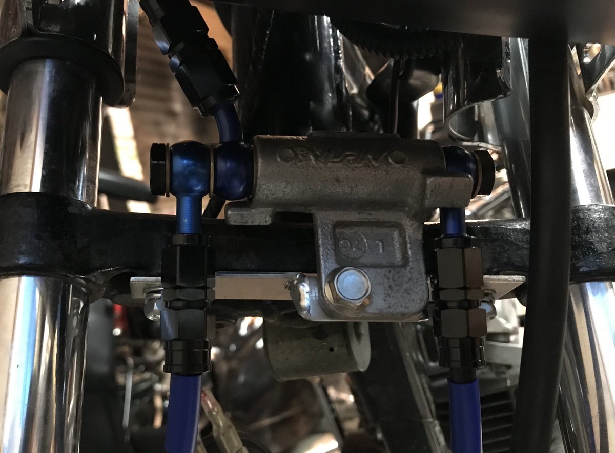 フロントフォークはns-1 フロントホイールはcbx125f キャリパーは