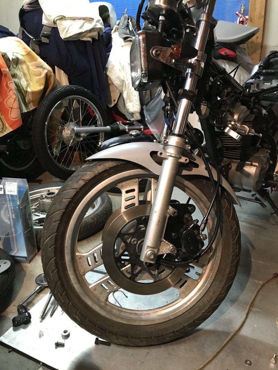 フロントフォークはns-1 フロントホイールはcbx125f キャリパーは