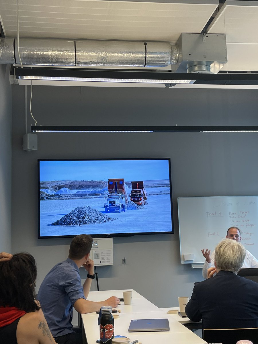 OliviaArigho's tweet image. Fascinating paper at #SLAS2024 on lithium extraction in Bolivia through the lens of risk ‘hedging’ by @DavidLSchroter - also reflecting on different strategies to lithium within opposing tendencies within the MAS 🇧🇴