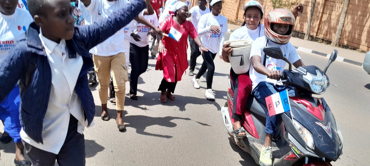 GasoreTheoneste's tweet photo. Abaturage ba @SNyakabanda @Nyarugenge @CityofKigali babukereye muri gahunda yo kwamamaza umukandida @rpfinkotanyi #PaulKagame ibirori biri kubera ahahoze stade ya #TapisRouge ubu yabaye #TapisVert kubera imiyoboreremyiza. #ToraKagame24 #RPFOnTop @HarelimanaAK @vnsengi #PKNiWowe https://t.co/rLGUHcorF5