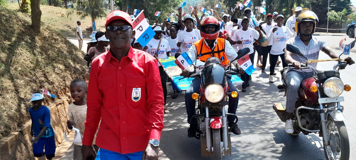 GasoreTheoneste's tweet photo. Abaturage ba @SNyakabanda @Nyarugenge @CityofKigali babukereye muri gahunda yo kwamamaza umukandida @rpfinkotanyi #PaulKagame ibirori biri kubera ahahoze stade ya #TapisRouge ubu yabaye #TapisVert kubera imiyoboreremyiza. #ToraKagame24 #RPFOnTop @HarelimanaAK @vnsengi #PKNiWowe https://t.co/rLGUHcorF5