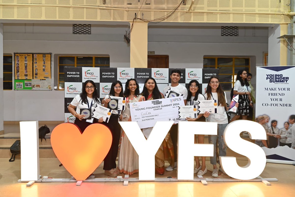 FloKanpur's tweet photo. 1st  Runners up team 
Startup name - ECO ERA 
Cheque-10,000

1: Nandini Mehrotra: Billabong
2: Suhani Matani : SAJSK 
3: Vedanta Bagla : SAJSK
4: Riddhima Garg : SAJSK 
5: Avika Jain : SAJSK
6: Adriti Tandon : DPSK https://t.co/zYuxXrRWzO
