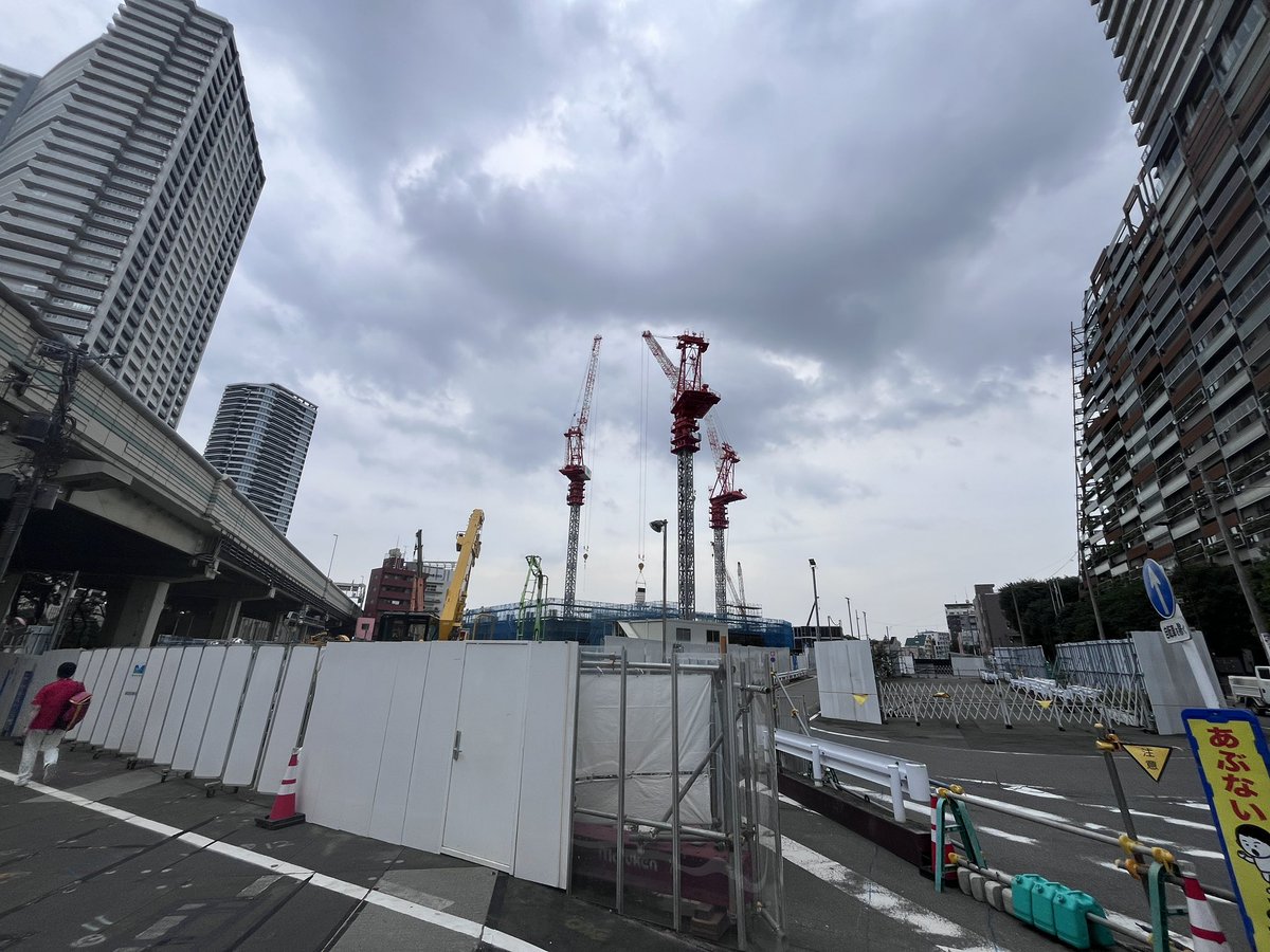 ike_journal's tweet photo. 再開発中の南池袋にできるタワーマンションで住友不動産のグランドシティタワー池袋。土台部分が出来てきてました。竣工予定はまだまだ先で2年後ですね。野村不動産のプラウドタワー池袋もできるとこのあたりの景色も大分変わりそうです。
#グランドシティタワー池袋 https://t.co/cYFjBPCPMB