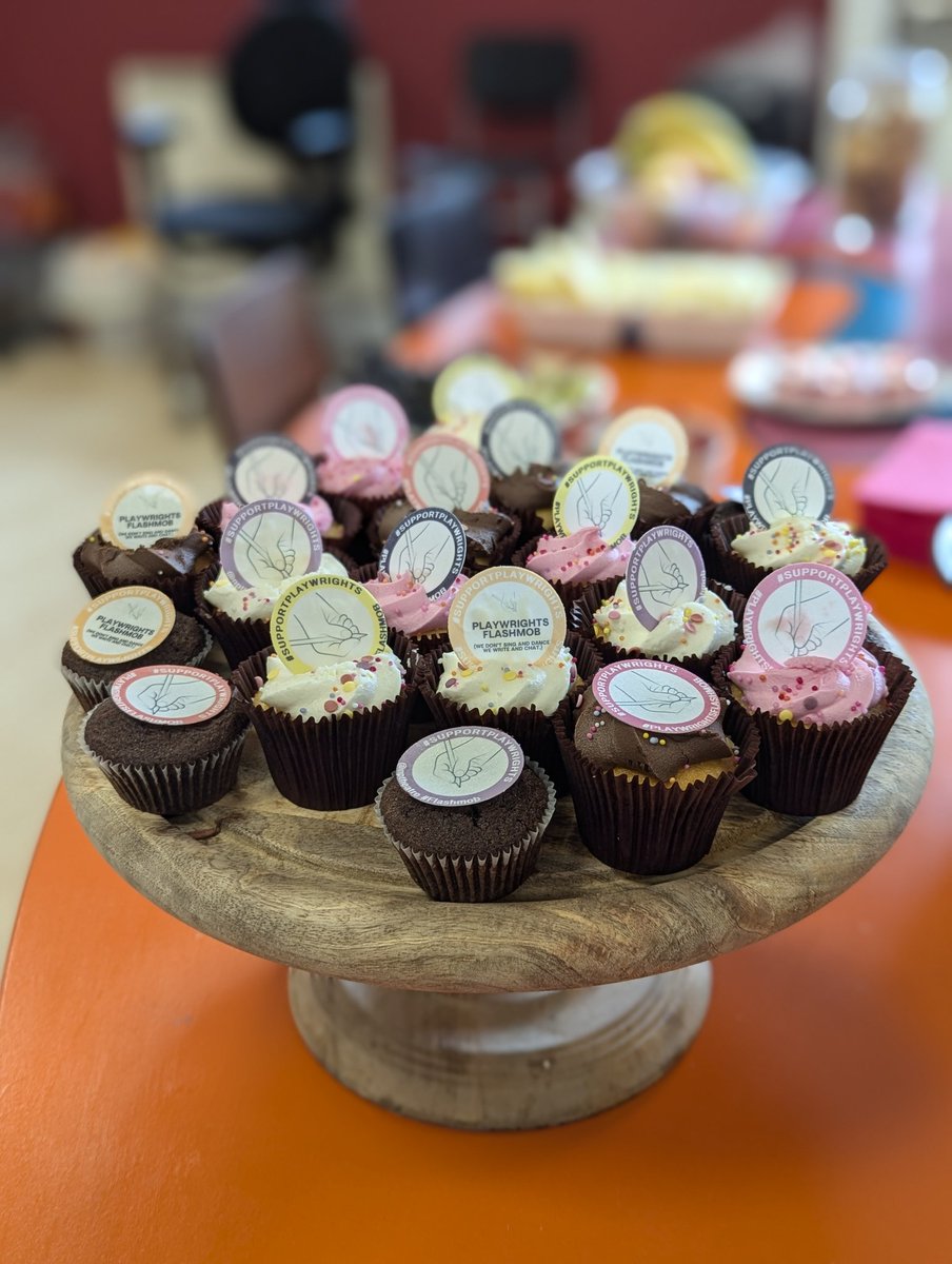 NPtheatre's tweet photo. Playwrights!! Head down to NP HQ in Nottingham today until 2pm for cupcakes and chats with other playwrights๐ง Other snacks are also available as well ๐
#PlaywrightsFlashmob #SupportingPlaywrights https://t.co/PN76wZci88