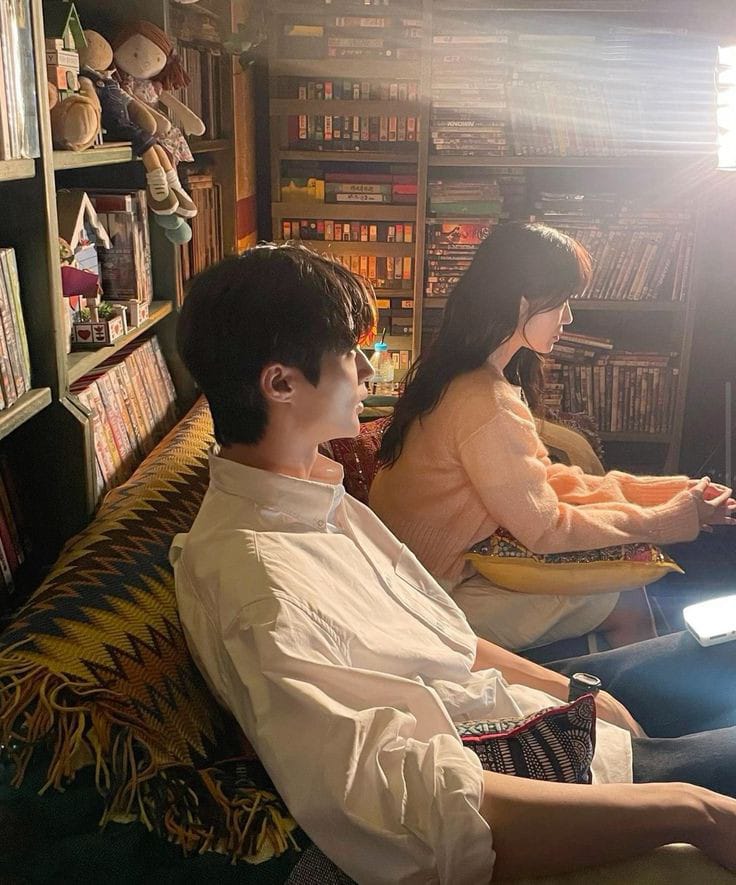 jeykiaaa's tweet photo. #woohye: but as you scroll down, they gets older

A Thread https://t.co/Y7CSlr0GmW