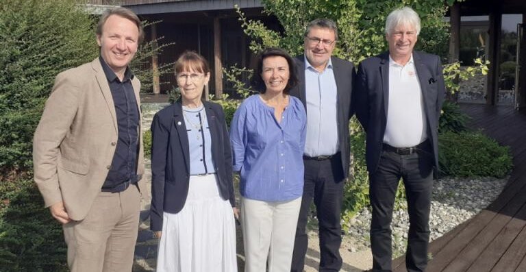 Elvire De Almeida-Loubière tweet media