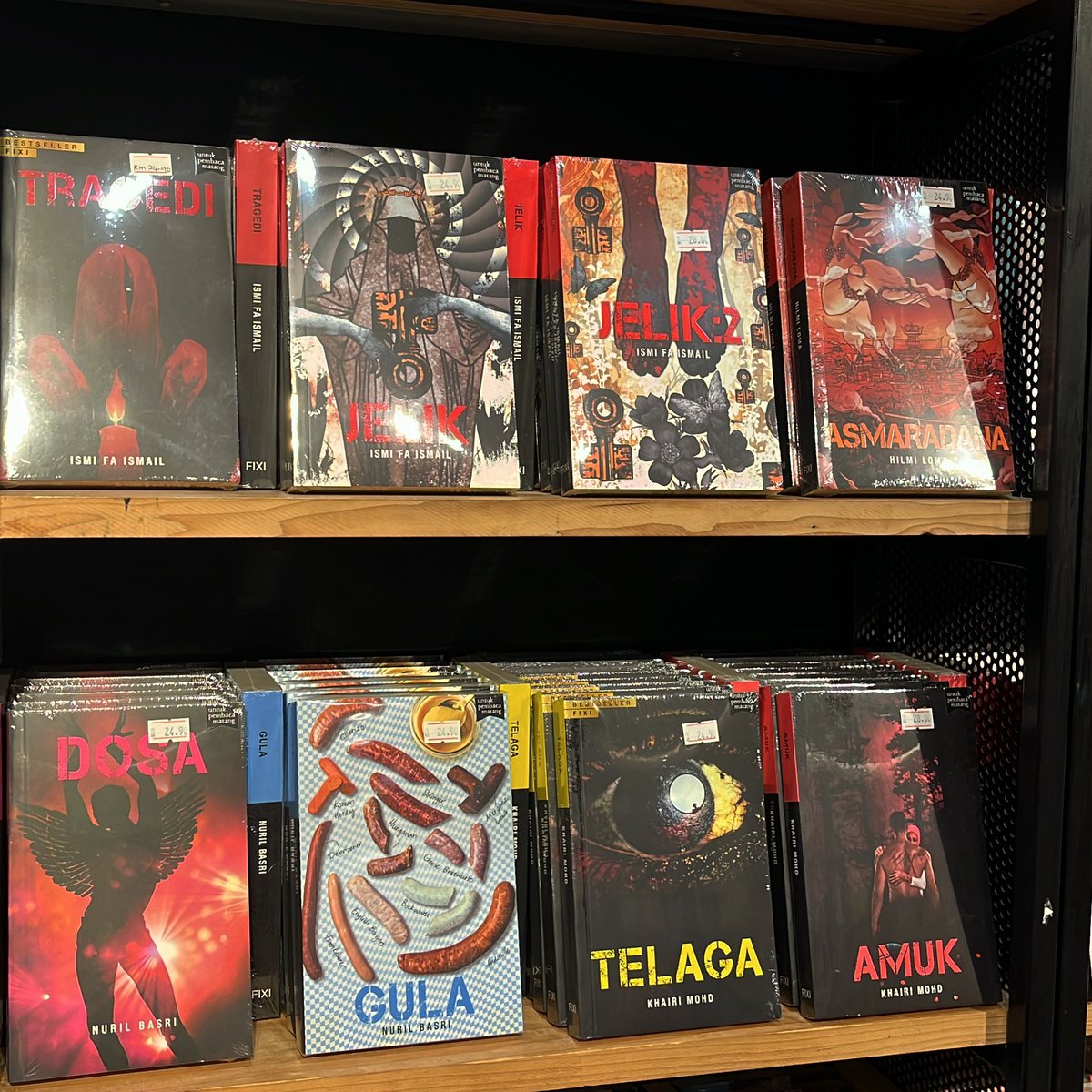 KedaiFixi's tweet image. Buku #JELIK2 merupakan sambungan untuk buku #JELIK 

Buku #AMUK sambungan buku #TELAGA 

Buku #GULA sambungan buku #DOSA 

Khabarnya akan ada sambungan #TRAGEDI nanti 😏