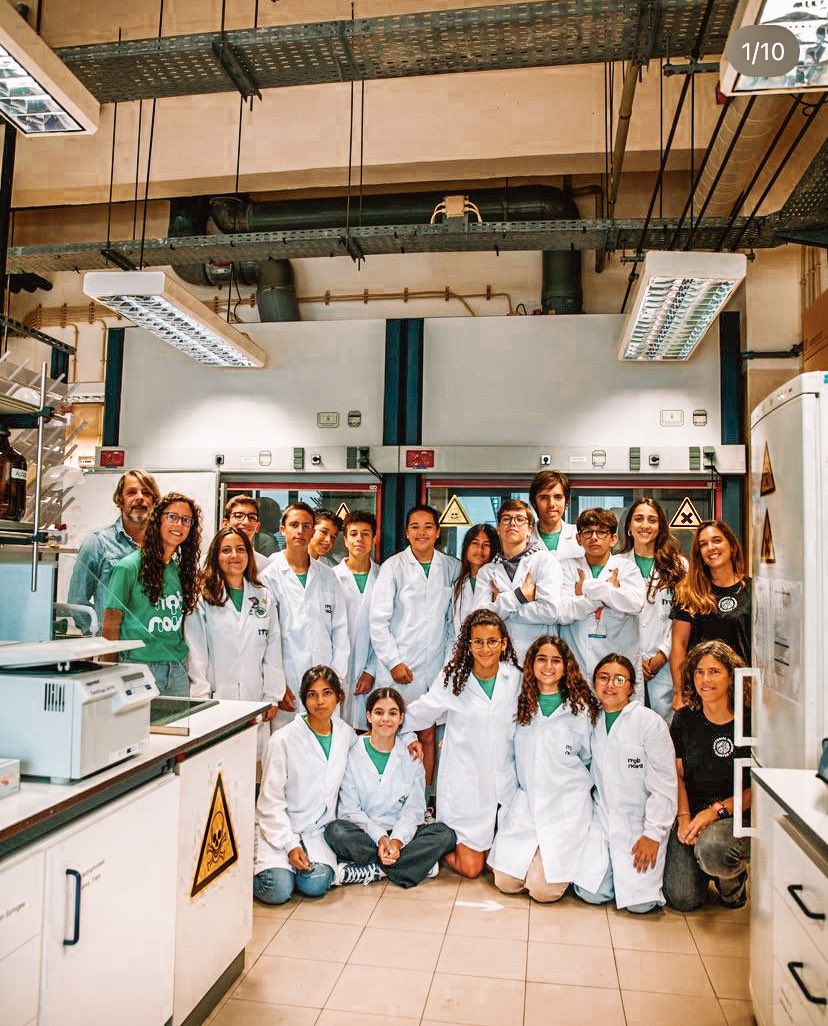 BicItqb's tweet photo. Sun and Science @BicItqb and @itqbnova βοΈ π§¬
Painting with fluorescent bacteria and exploring the microbiology world under the microscope!
#scienceforkids #bacterialimaging #microscopy #sunandscience https://t.co/VK78qqS6H3