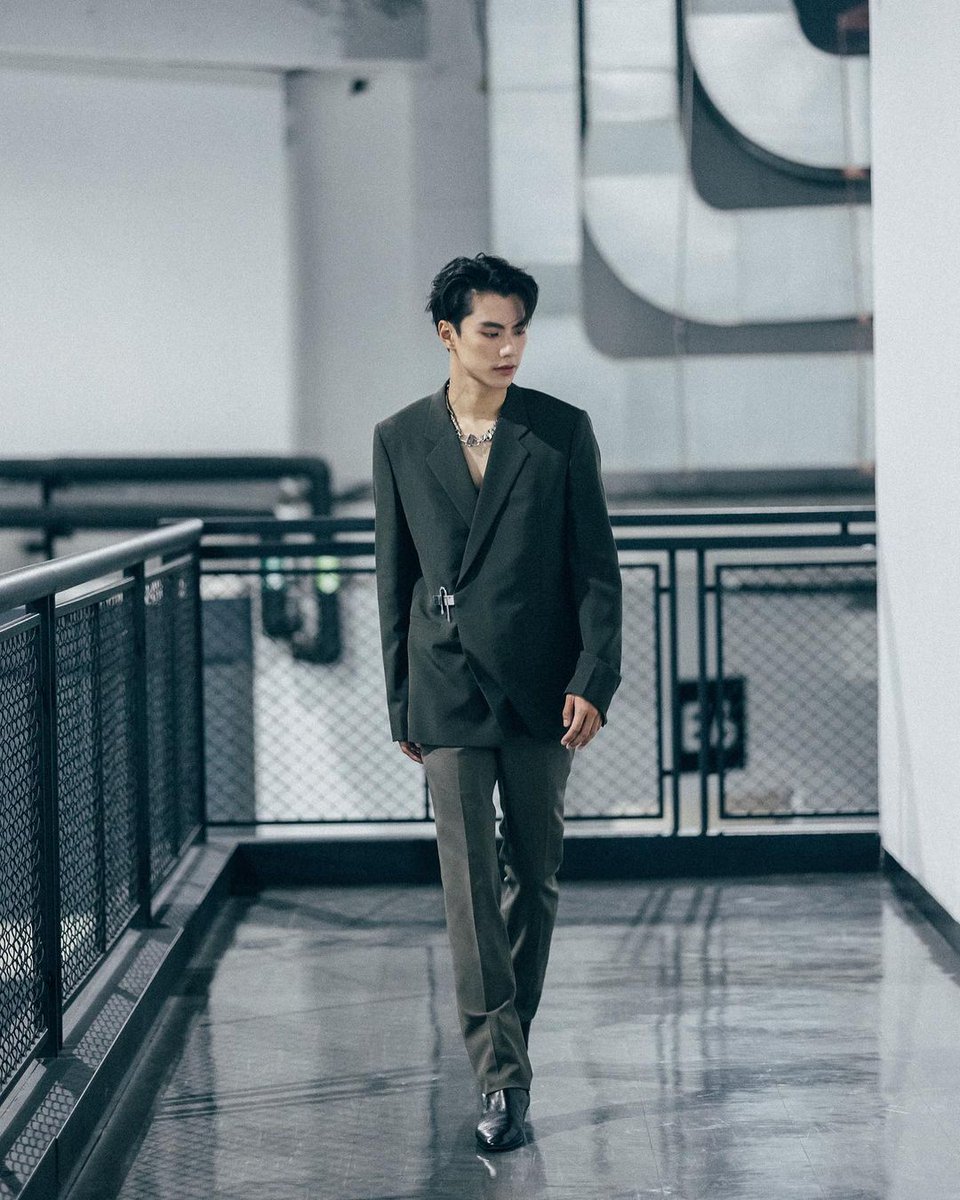 endearingmia's tweet image. Ohm Pawat in suit 
Some of my favourites:

19 April 2022 #cathydoll10yearcelebration

2 September 2022 #LOrealเติมไฮยาแล้วYoung

31 October 2022 #HOWEAWARDS2022

22 November 2022 #GMMTV2023

#ohmpawat