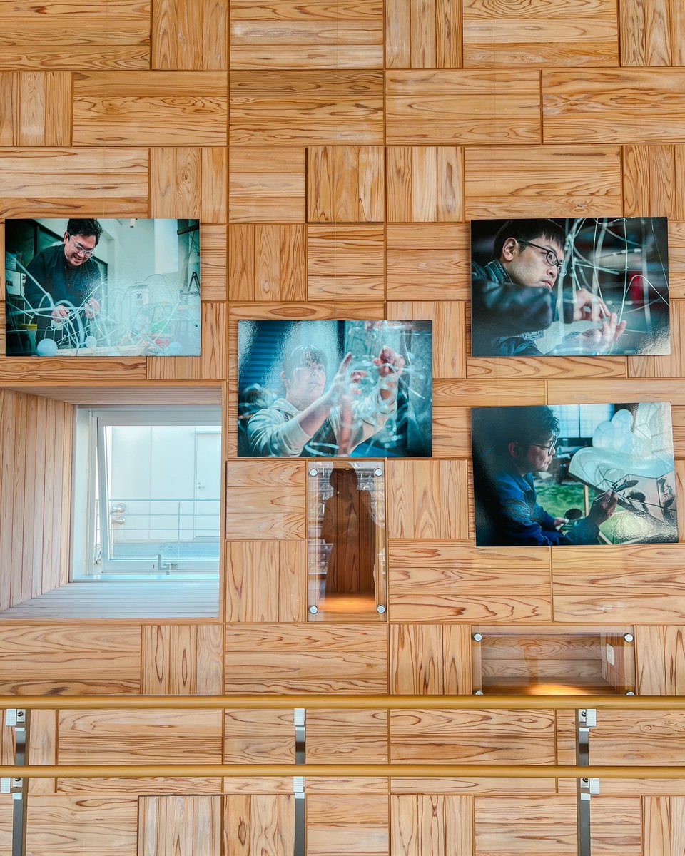 cassie_s_life's tweet photo. 青森駅の東西自由通路で
NEBUCO FESTIVALの写真展開催中

ねぶた師たちがNEBUCOを制作してる様子がかっこ良さすぎるから、ぜひ見て欲しい🥹

その壁面を全部使って、一面に写真パネルを飾ってもいいじゃんと個人的に思った笑

NEBUCO FESTIVALも楽しみだなぁ〜 https://t.co/TNkY4wwD18
