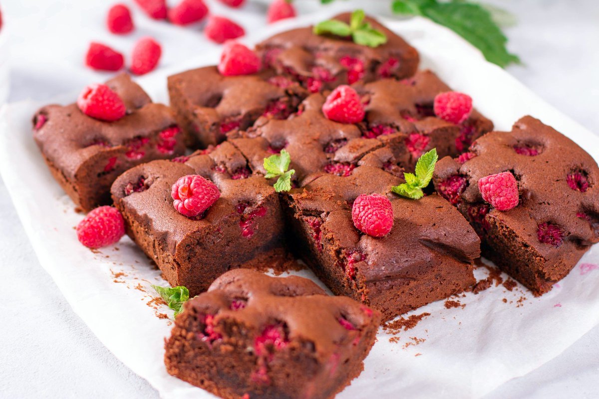 HeritageFFC's tweet image. Feeling the summer vibes? Raspberries are the perfect addition to your delicious creations! 🌞✨ Share your raspberry masterpieces with us and let's celebrate these juicy gems together! 👩‍🍳

👨‍🍳 #RaspberrySeason #ChefsOfInstagram #SummerFlavors