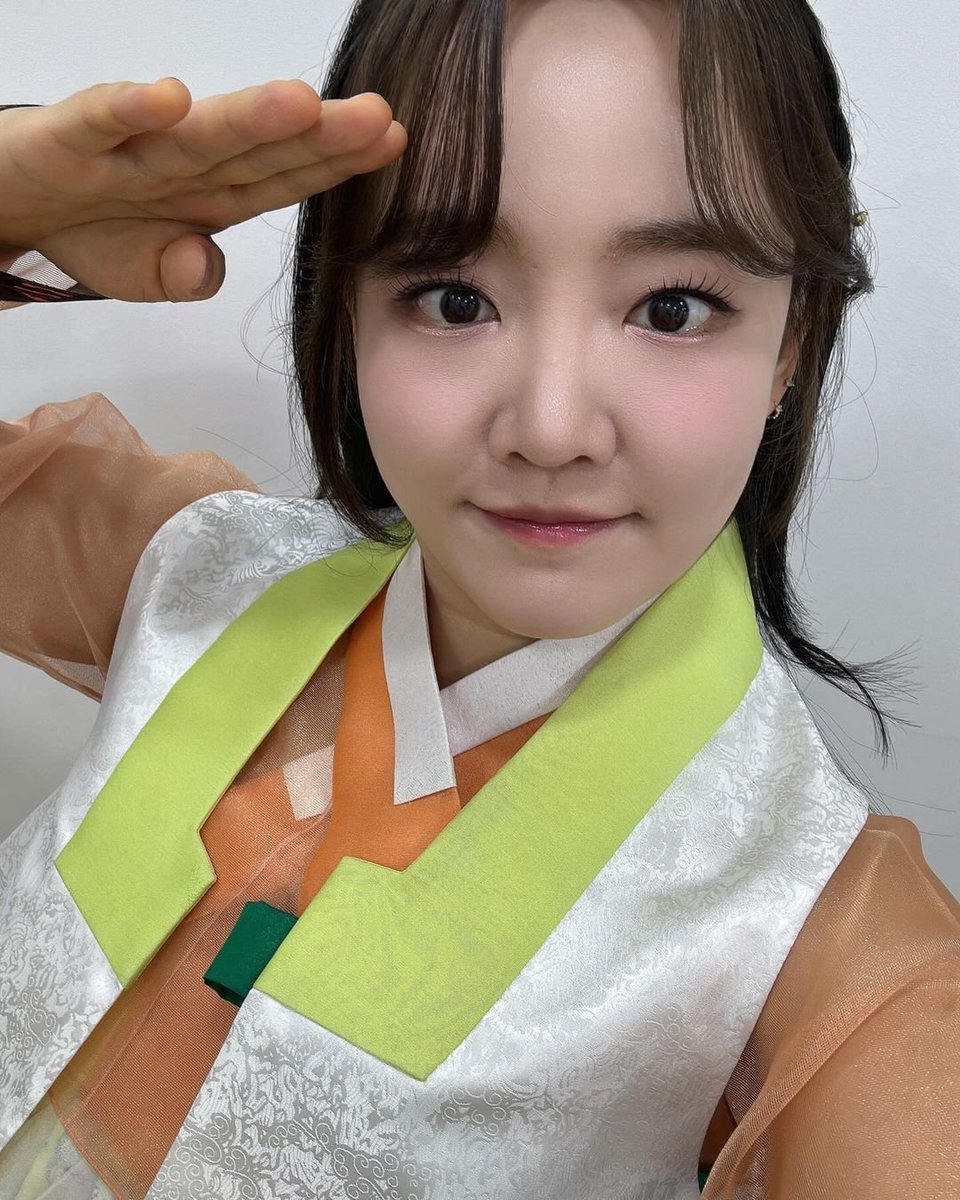 notGodholics's tweet photo. 근데 님들아 이번 장마 비는 진짜 맞으면 안 된대요..
지구 가열화랑 기후 이상 콤보로 한동안 안 내리다가 내리는 비라서 자체 온도가 높은 운석비이기 때문에 무심코 하늘을 보았다간 초월하는 힘이 각성하게 되고 그렇게 다들 윤하를 사랑하게 된대... https://t.co/1kokmCWWf6