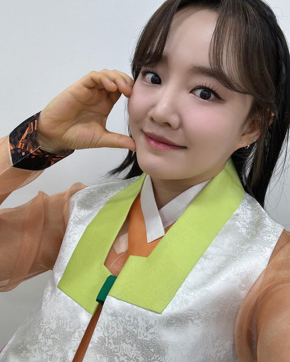 notGodholics's tweet photo. 근데 님들아 이번 장마 비는 진짜 맞으면 안 된대요..
지구 가열화랑 기후 이상 콤보로 한동안 안 내리다가 내리는 비라서 자체 온도가 높은 운석비이기 때문에 무심코 하늘을 보았다간 초월하는 힘이 각성하게 되고 그렇게 다들 윤하를 사랑하게 된대... https://t.co/1kokmCWWf6