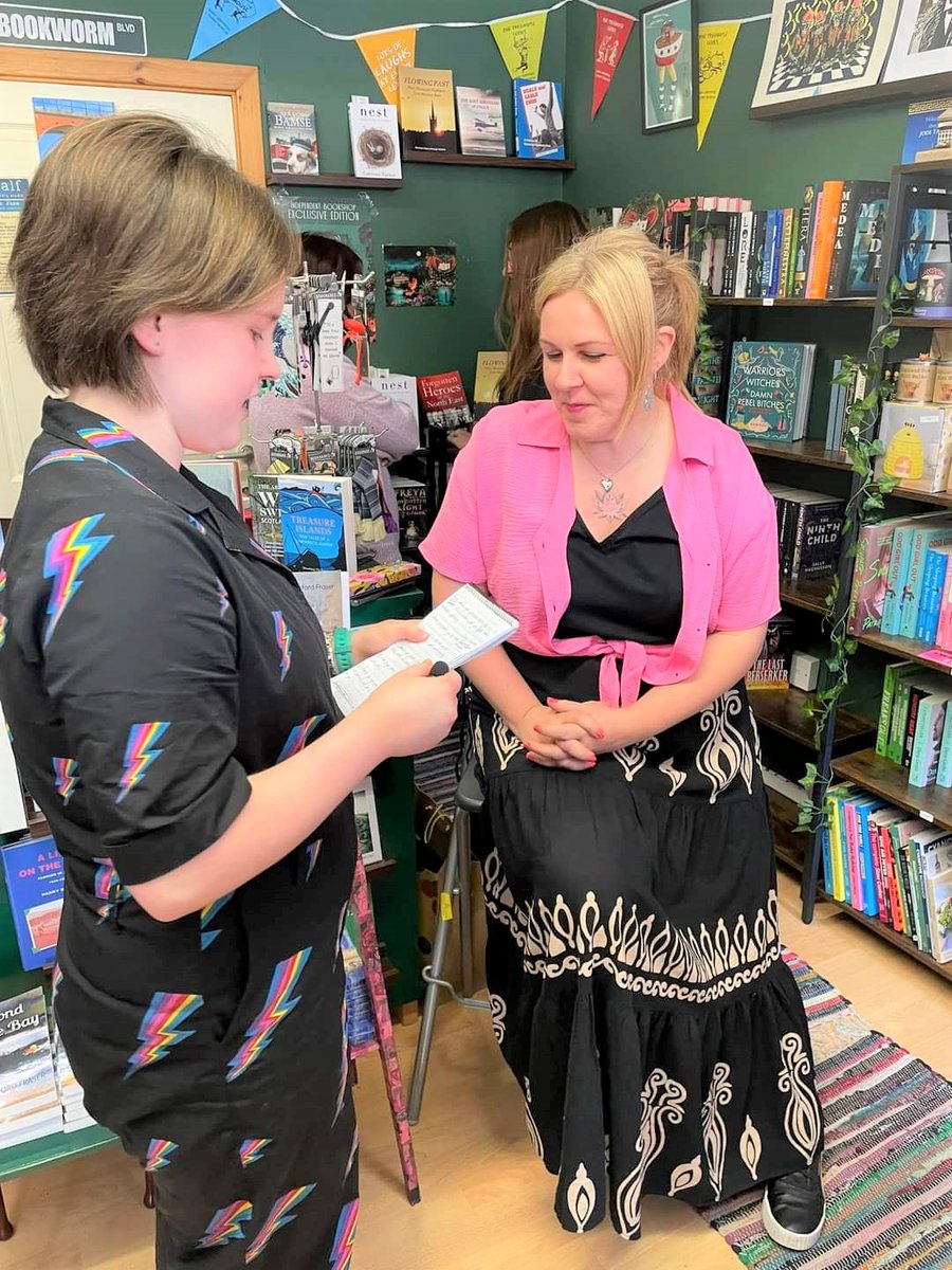 BrechinHighLib's tweet image. Prêt Radio: Independent Bookshop Week, June 2024 youtu.be/iZlUqKDmBaw?fe… via @YouTube
New episode of Prêt Radio has dropped! 🎤
Listen to Reading Ambassador, Eva's, interview with author, Sarah Batsford Fraser about her new book!
#PretRadio #ReadingAmbassadors #ProudToBeBrechin