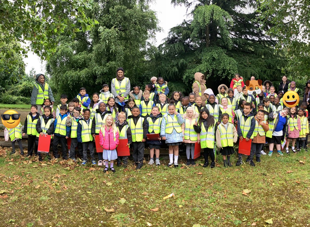 KensingPrimary's tweet image. Year 1 had SO much fun in Botanic Park this morning looking for birds and trees as part of our science topic. We had a great time ticking them off our checklist! We didn’t let the rain stop us having a good time😎 #1SB #1O #1AB