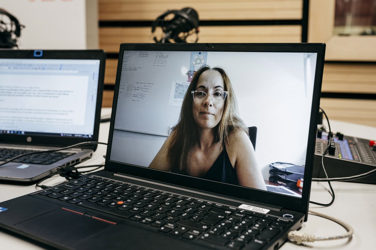 SenecaHugo's tweet photo. Rita Carmo, membro da direção do Centro CIVISA, explica o que levou ao aumento do nível de alerta na mais vulcânica região de Portugal. Para ouvir no Futuro do Futuro.
Foto: José Fernandes
https://t.co/bsZBpOOLDG...
#açores #vulcões #erupções #Sismos #CIVISA #Terceira https://t.co/X72Cooga4o
