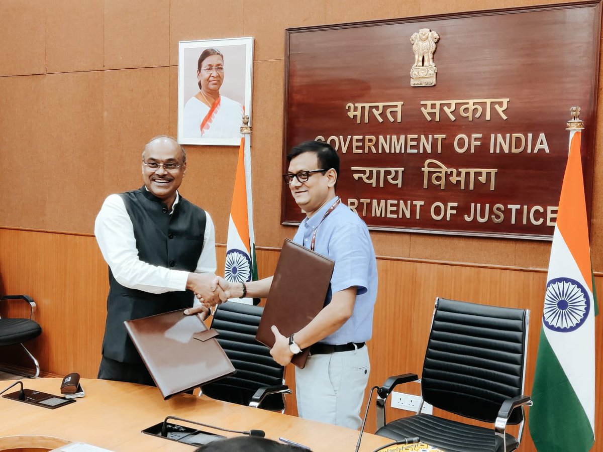 rkmishra011's tweet photo. MoA signing between CSC SPV and Deptt. of Justice, GOI. The agreement intends to provide pre litigation advice through CSCs, Nyaya Sahayaks &amp; TFC. The MoA was signed in the presence of Sh Sanjay Kumar  Rajesh (MD &amp; CEO, CSC SPV) &amp; Sh Niraj Kumar Gayagi (Joint Secretary, A2J, DoJ) https://t.co/mbaKrjytvZ