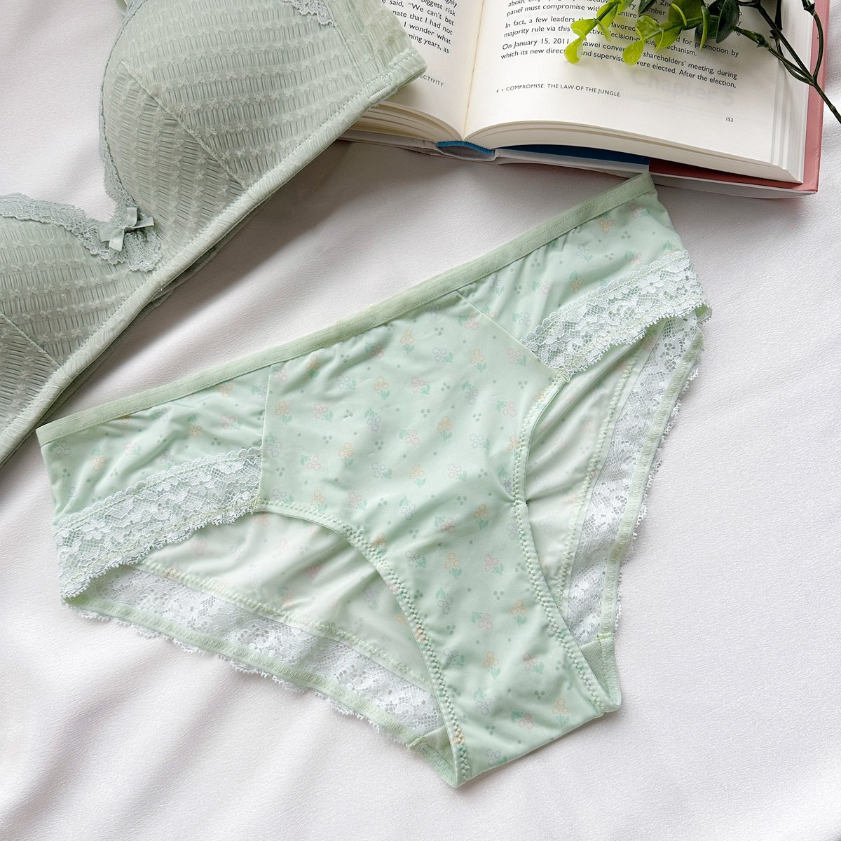 6IXTY8IGHT tweet media