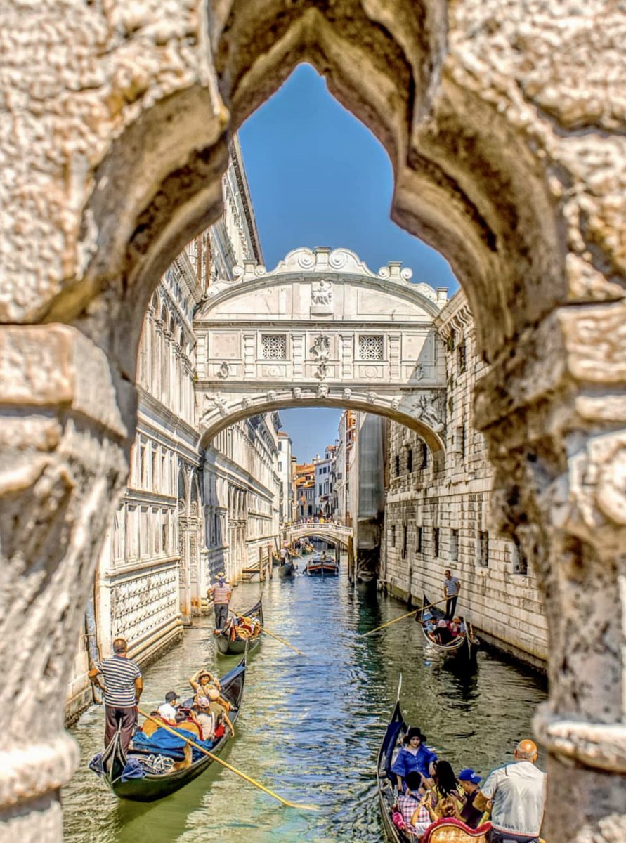 Across the bridges of Italy 🇮🇹

A thread of wonders and curiosities 🧵