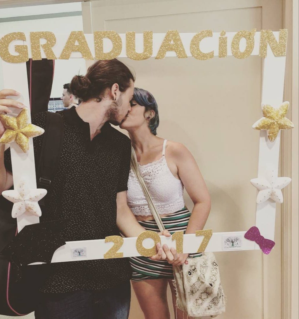 kitti_teeth's tweet photo. Super orgullosa de Juan José aunque ya lleve casi dos años trabajando de ingeniero la segunda foto es de su graduación de 4° de la eso🥹 https://t.co/wcm5lRSETR