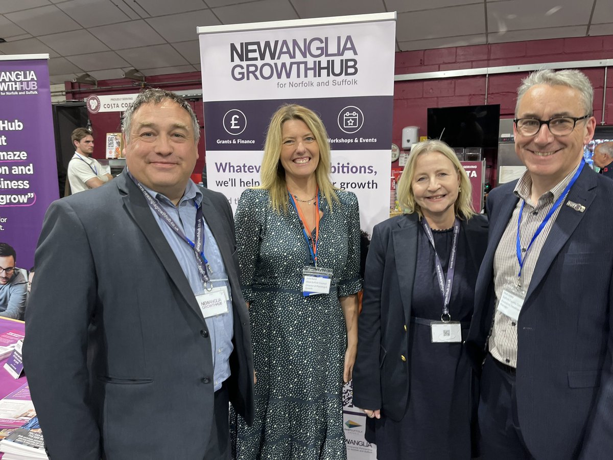 AngliaHub's tweet photo. Good to connect in Bury St Edmunds today for the popular @Naame_net event here @WestSuffolk 

The Suffolk team were joined by colleagues from Norfolk to share business support and growth opportunities. 

@WestSflkGrowth https://t.co/S9yrHdbGP3