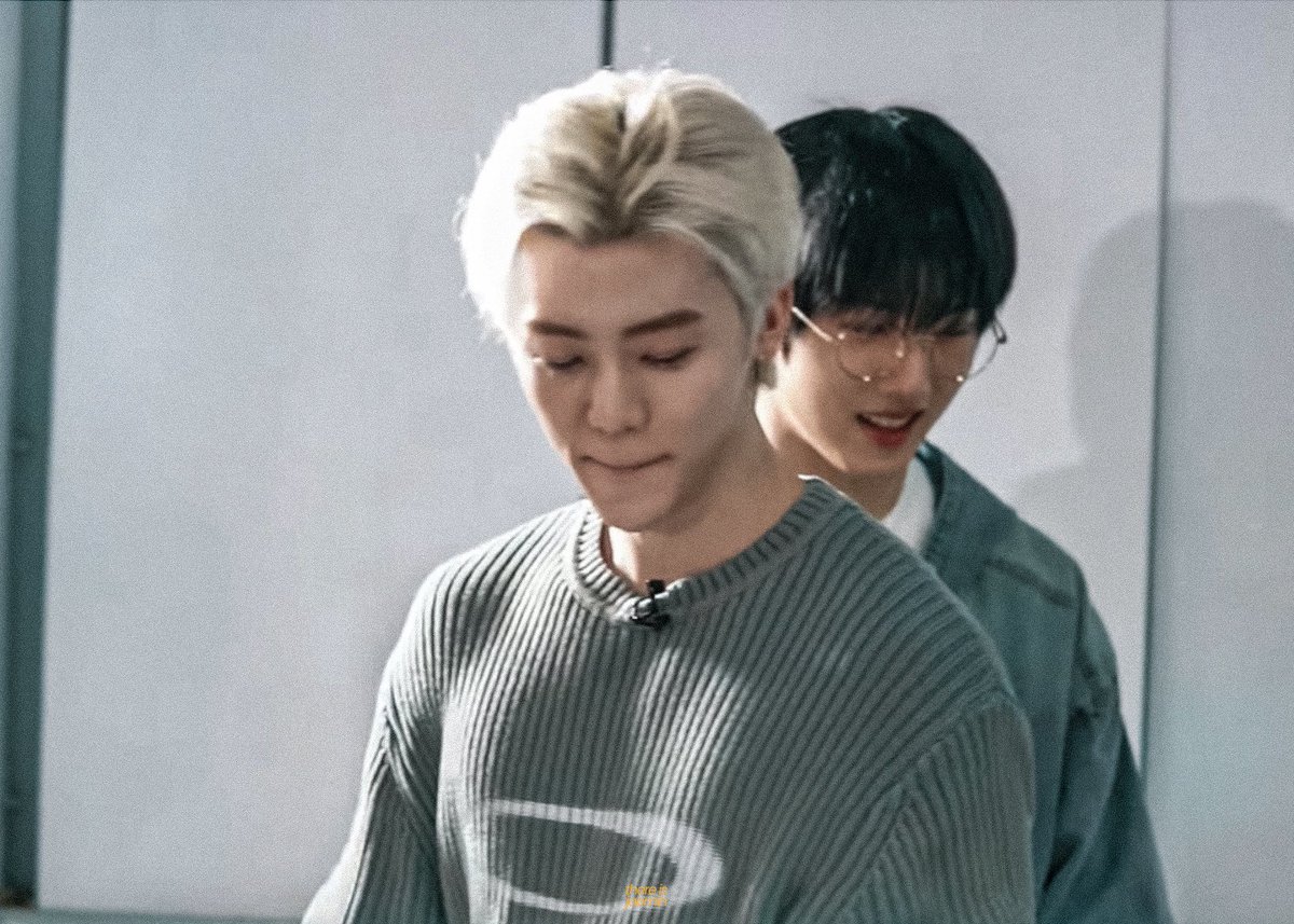 thereisjaemin's tweet photo. พี่ผู้ชายเค้าหล่ออะ https://t.co/hwWvi4l6Yx