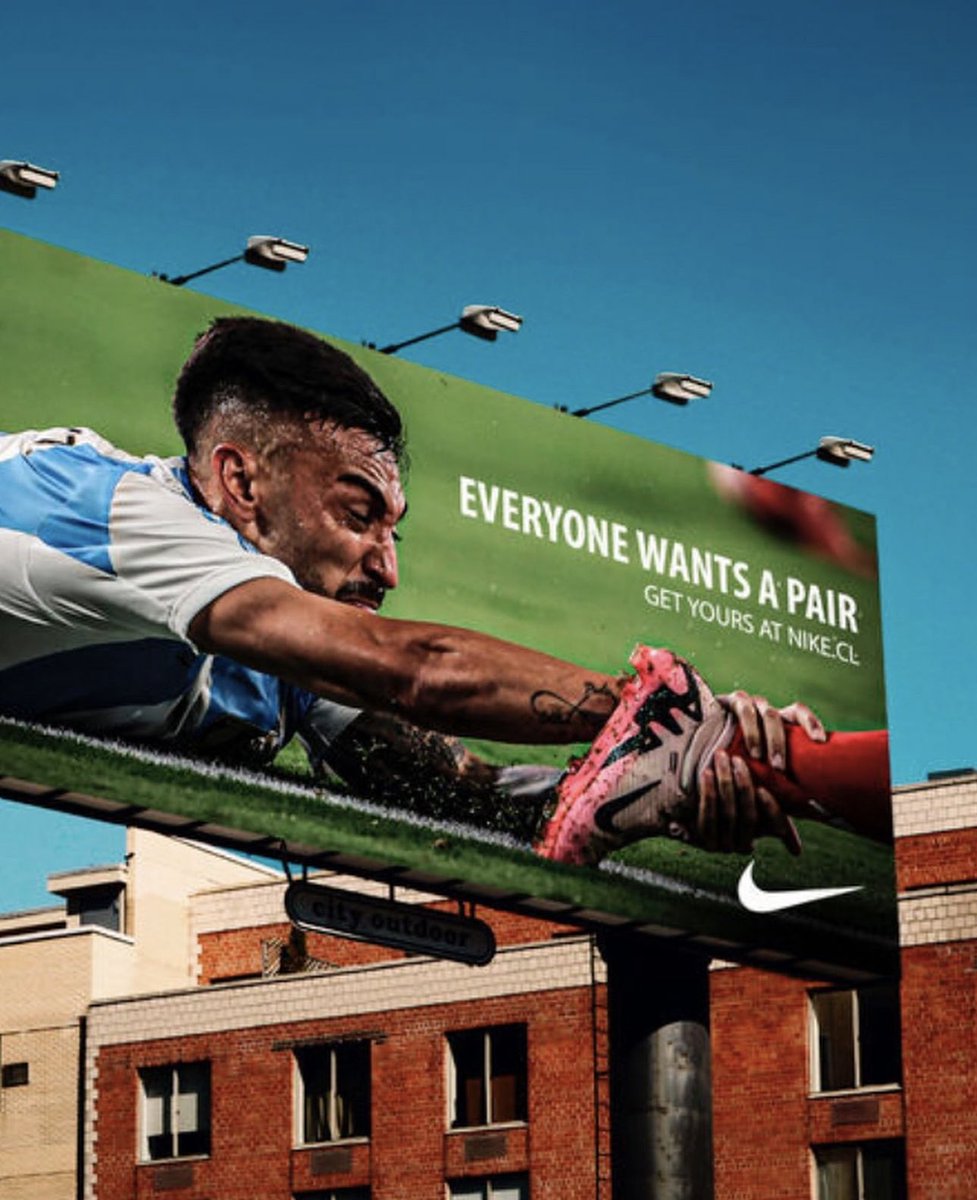 VibesFoot's tweet photo. Nike a transformé une action survenue lors du match Argentine - Chili en une superbe publicité ! 👏 https://t.co/cat0ecftRb