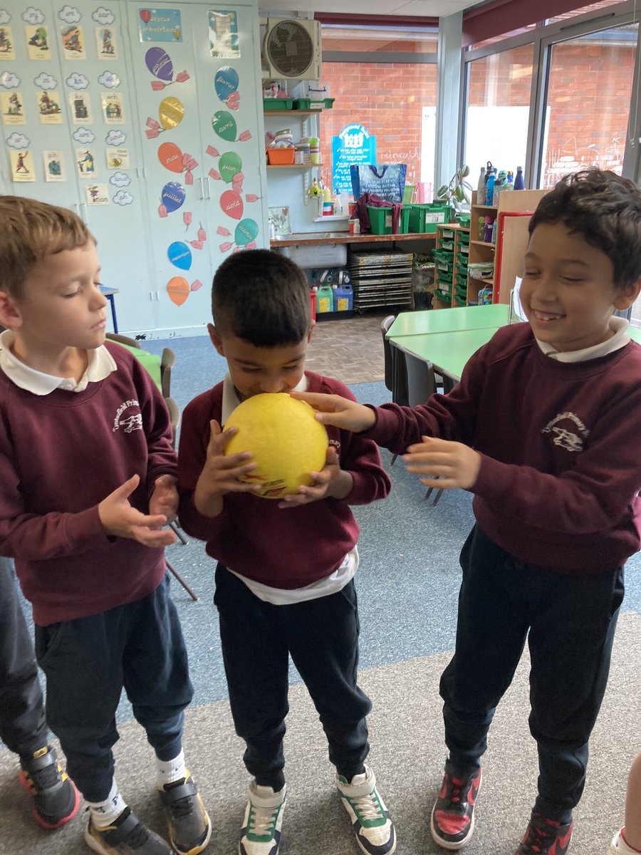 TyntesfieldMG's tweet photo. As part of Think Equal, today we passed a ball around using one hand, or with our eyes closed. This helped us think about having a limb difference or sight issues. @tyntesfield https://t.co/Lsx3UJ25H8