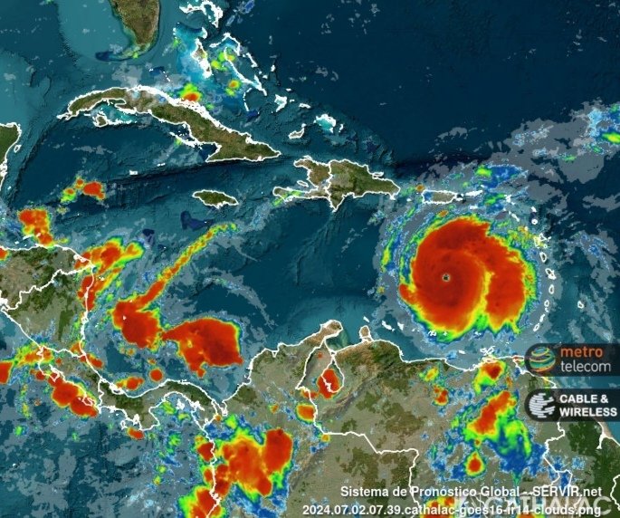 El Huracán Beryl en el Caribe se encuentra al sur de Puerto Rico, ya es categoría 5 y se considera potencialmente catastrófico. Se espera que impacte el mediodía del miércoles a Jamaica