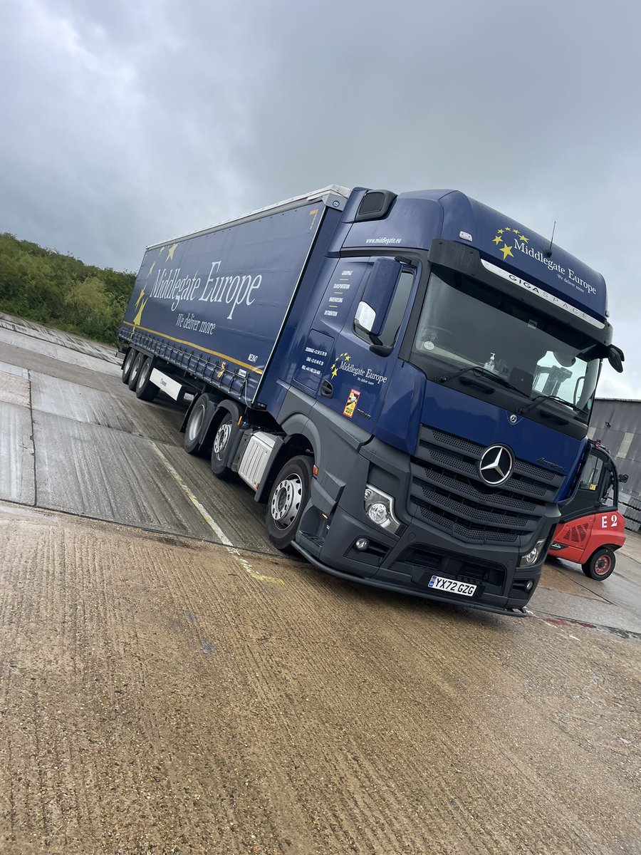 Royston tipped, now at Colsterworth for a bubble bath, then up to Hull and get back in to my truck fresh from MOT.