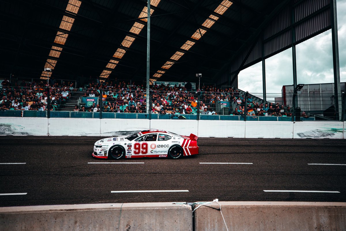 My first oval race is in the books. Great experience and tons of fun racing in millimeters along the wall💯