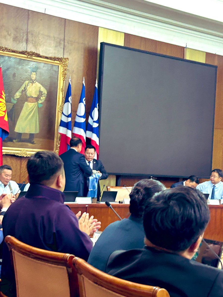 УИХ дахь Ардчилсан намын бүлгийн даргаар О.Цогтгэрэл 67% саналаар дахин сонгогдлоо. <a href="/Tsogtgerel_O/">Tsogtgerel Odon</a> баяр хүргэе