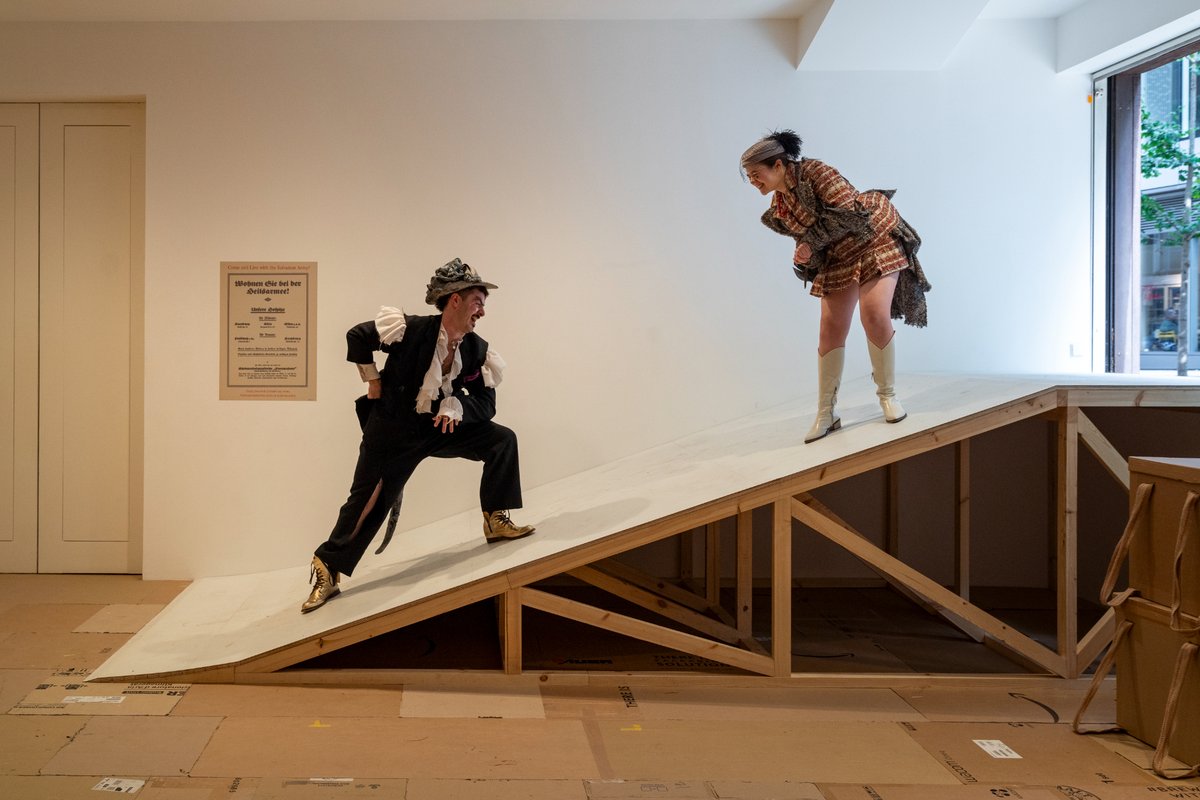 Thank you to Anne Tetzlaff for capturing these beautiful photographs of brecht: fragments.

Performances take place twice-daily at 3.30pm and 7pm, Wednesday to Friday, and at 3.30pm at weekends until 28 July.

More info: ravenrow.org/exhibitions/br…