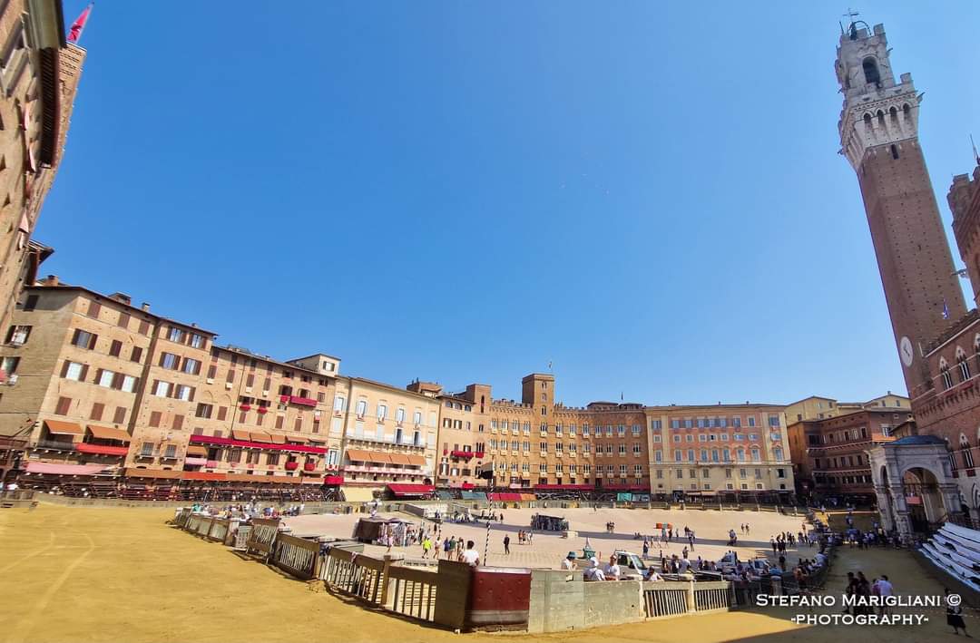 stemarigliani's tweet photo. Sale l'attesa qui in #PiazzadelCampo per il #PaliodiProvenzano, i cuori si accendono e battono all'unisono, l'adrenalina scorre come un fiume in piena nel sangue. Emozioni, brividi che soltanto il #PaliodiSiena riesce a darti. #2luglio #2luglio2024
#StefanoMariglianiPhotopography https://t.co/Rnv1VX4ygC