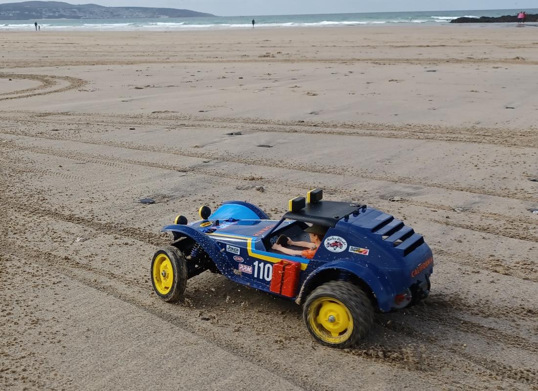TamiyaUK's tweet photo. Summer is here ..... so which one are you taking to the beach?

#tamiya #sand #dunes #holiday #rcfun https://t.co/Op89oIt7MY