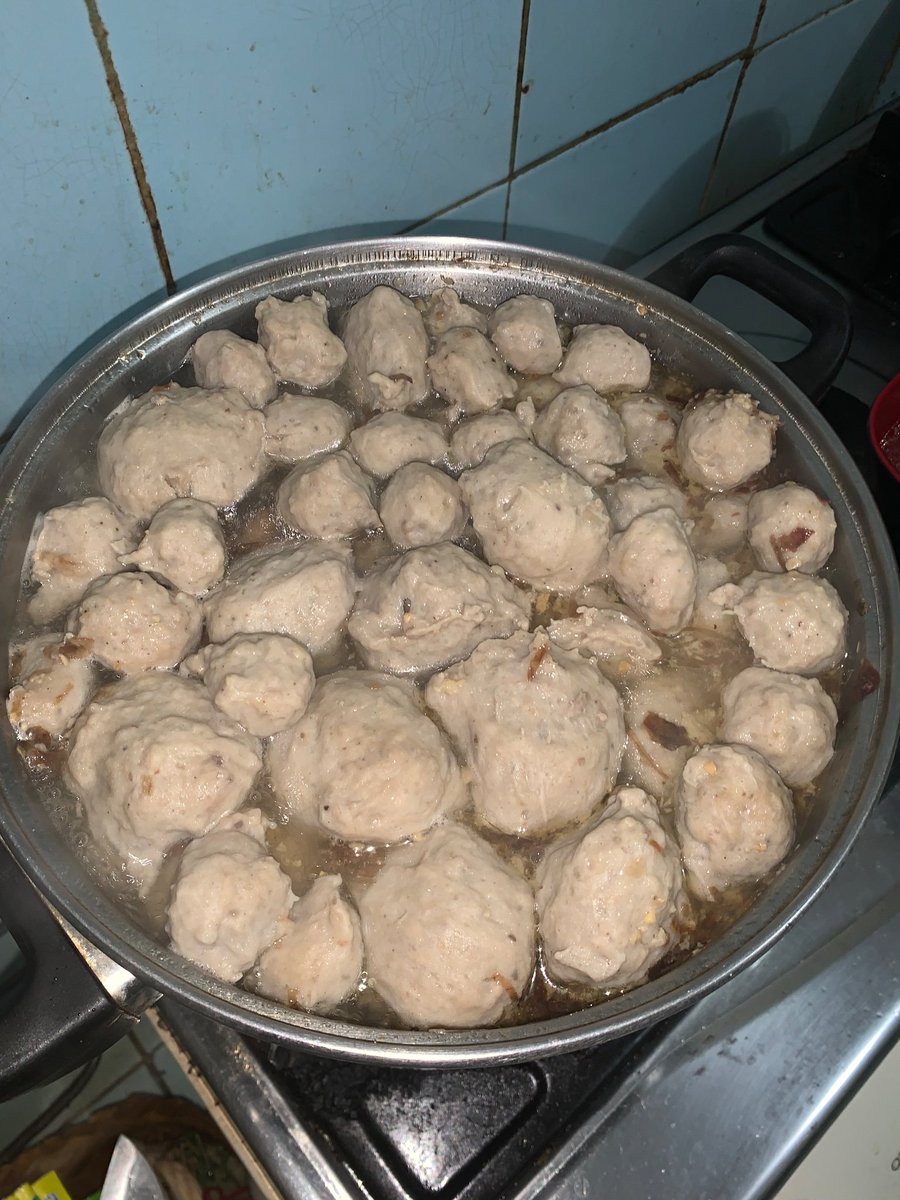 urgrlfrnds's tweet photo. merapat https://t.co/7Ke8p69hSc