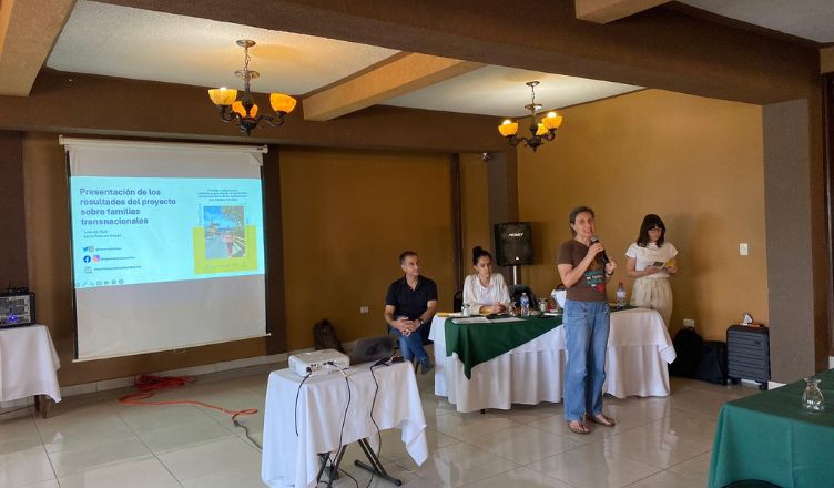 LoyolaResearch's tweet photo. Un equipo interdisciplinar de investigadores de @LoyolaAnd ha elaborado una guía de buenas prácticas para la atención psicosocial a menores de Honduras cuyos progenitores han tenido que migrar
https://t.co/sMh7Puhu7P https://t.co/Lf1OoYu5j7