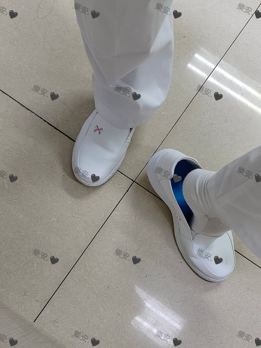 Xiaole_985's tweet photo. 变身😈

#女性崇拜 #女S #报销奴 #男M #恋足舔脚 #人形提款机 #代付奴 #护士鞋 #白棉袜 #羞辱爆骂 https://t.co/yD9jVFWMGD