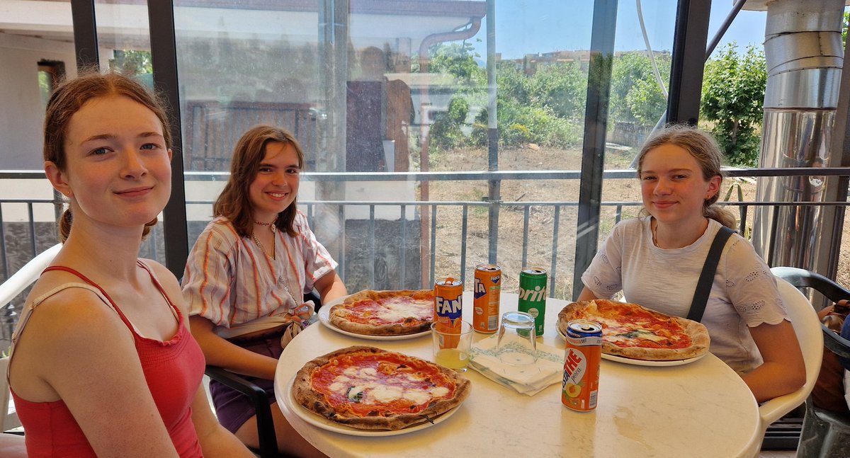 Wow! Wonderful Vesuvius and now the most delicioso pizza before Herculaneum!