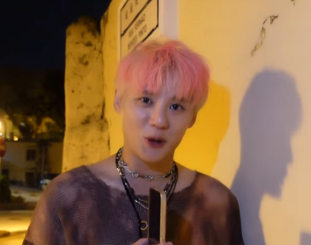 귀여운 얼굴과 그렇지 못한 그림자.