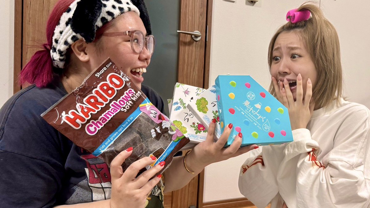 crazymagnet3's tweet photo. 🆕🍭最新動画あっぷ🍭🆕

ぽこ絶好調の日でした🤣

味覚障害の親友に念願のお菓子食べさせるはずが1歳娘が乱入して大暴れカオス会に
https://t.co/XWnYRiXI38 https://t.co/RP3JZAH03q
