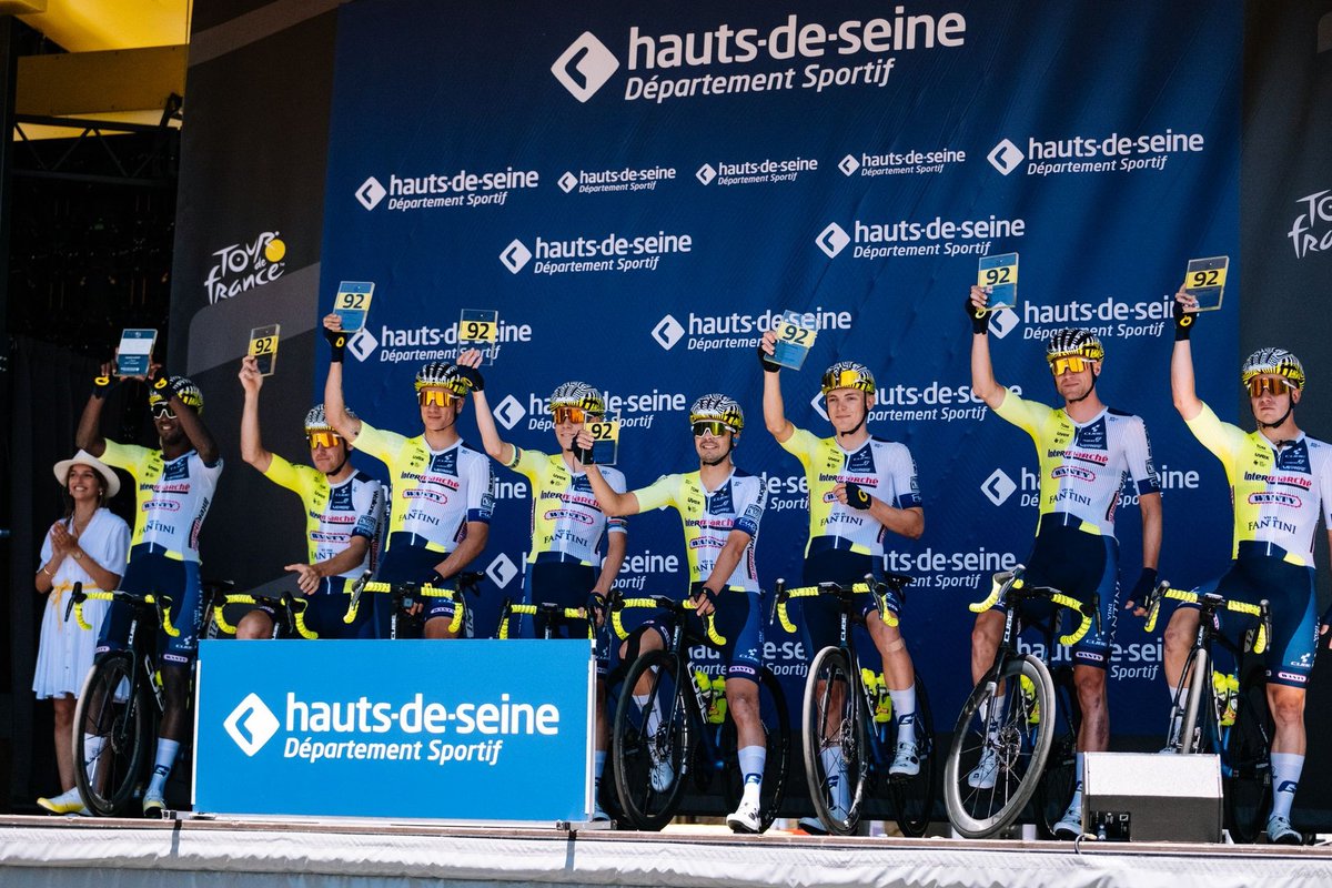 LottoIntermarch's tweet photo. Intermarché-Wanty won Best Team Award for Tour de France stage 3 💛💙 #TDF2024 

📸 @cyclingmedia_ag https://t.co/iPik9amcdf